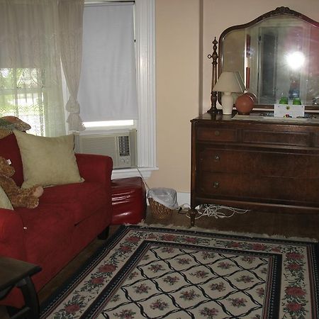 Hugging Bear Inn Bellows Falls Екстер'єр фото