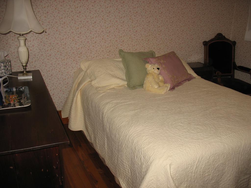 Hugging Bear Inn Bellows Falls Екстер'єр фото