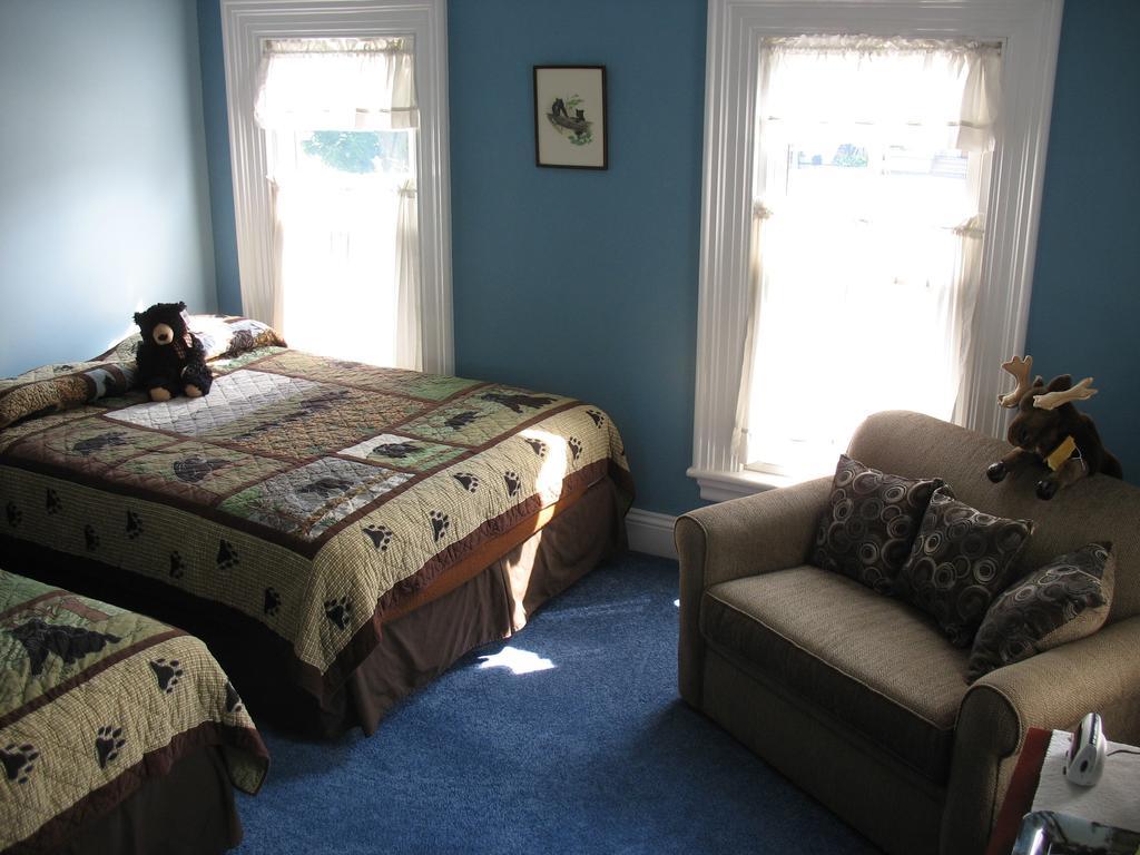 Hugging Bear Inn Bellows Falls Екстер'єр фото