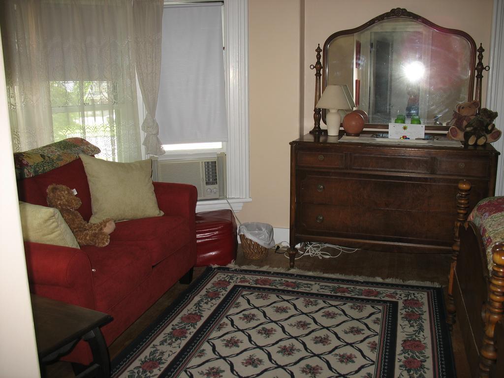 Hugging Bear Inn Bellows Falls Екстер'єр фото