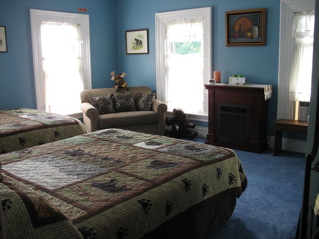 Hugging Bear Inn Bellows Falls Екстер'єр фото
