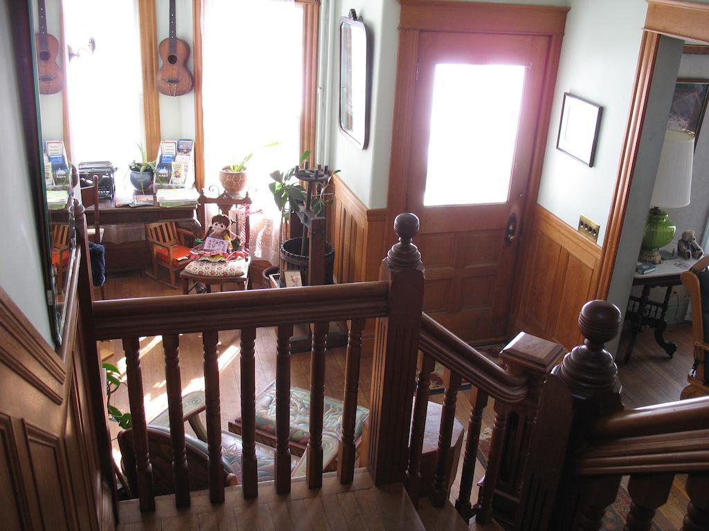 Hugging Bear Inn Bellows Falls Екстер'єр фото