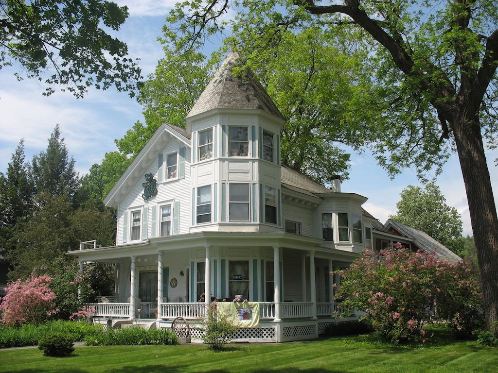 Hugging Bear Inn Bellows Falls Екстер'єр фото